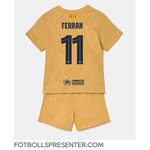 Barcelona Ferran Torres #11 Bortatröja Barn 2022-23 Kortärmad (+ korta byxor)